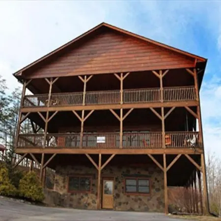 Spacious Party Hut Near Attractions